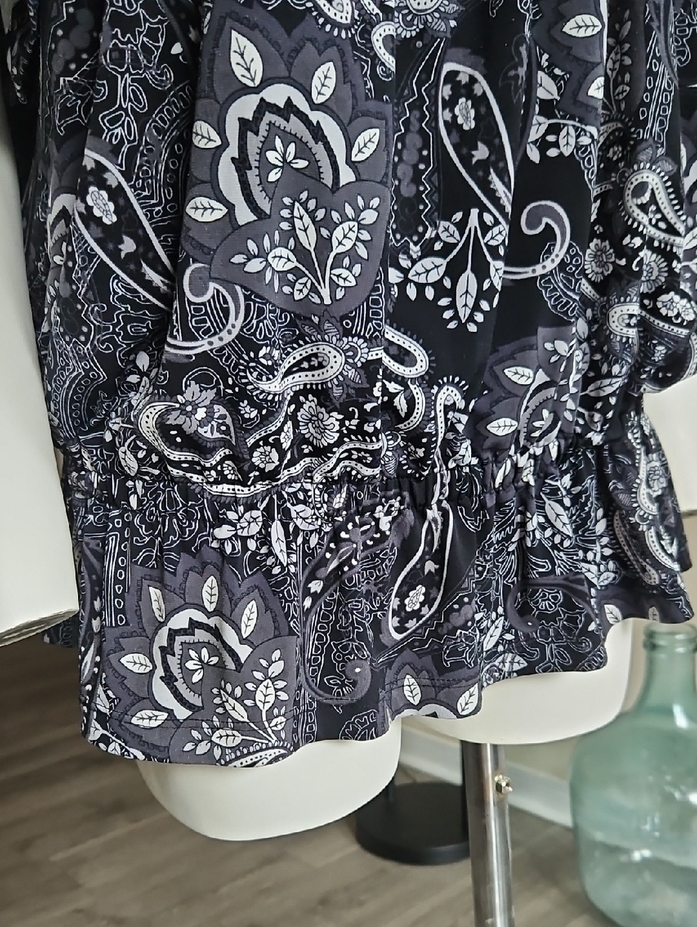 2/$5 APT 9 Paisly Smocked Flowy Sleeve Blouse Size L - Black - Picture 7 of 9